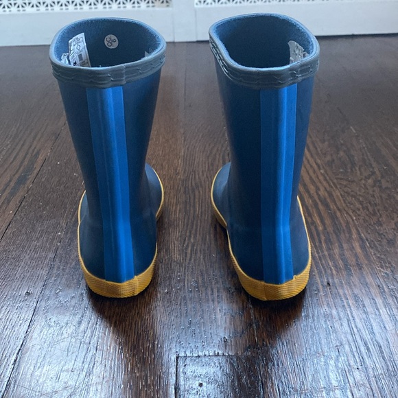 Hunter Kids First Classic Boot 9 Toddler blue with yellow soles - Picture 2 of 9